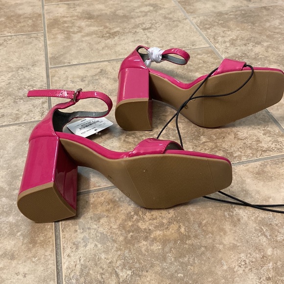 Worthington Becklyn Pink Sandals - Picture 2 of 7